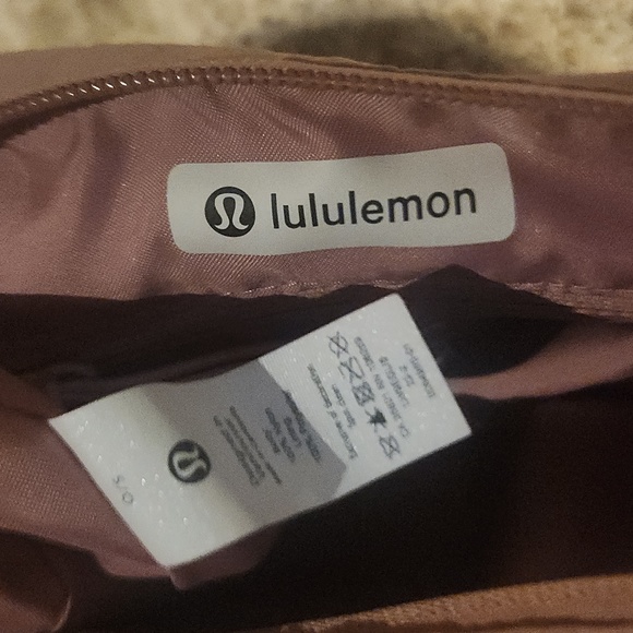 Lululemon pink purse - Picture 5 of 8